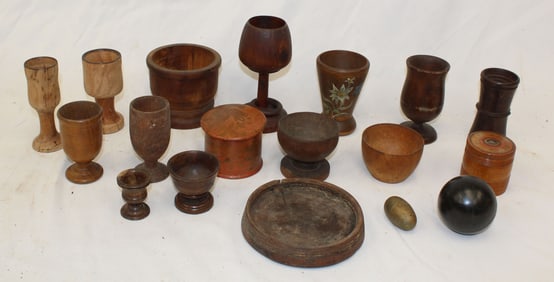 Lot of small antique treen cups & boxes