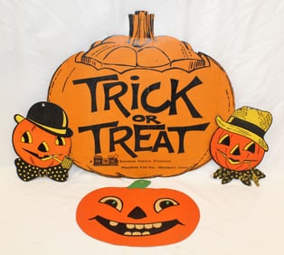 Lot of vintage Halloween paper/cardboard wall decorations - jack-o-lantern theme - 9"x7" - 18"x26"