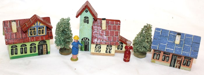 Vintage/antique wooden painted German Christmas village - 2"-3"