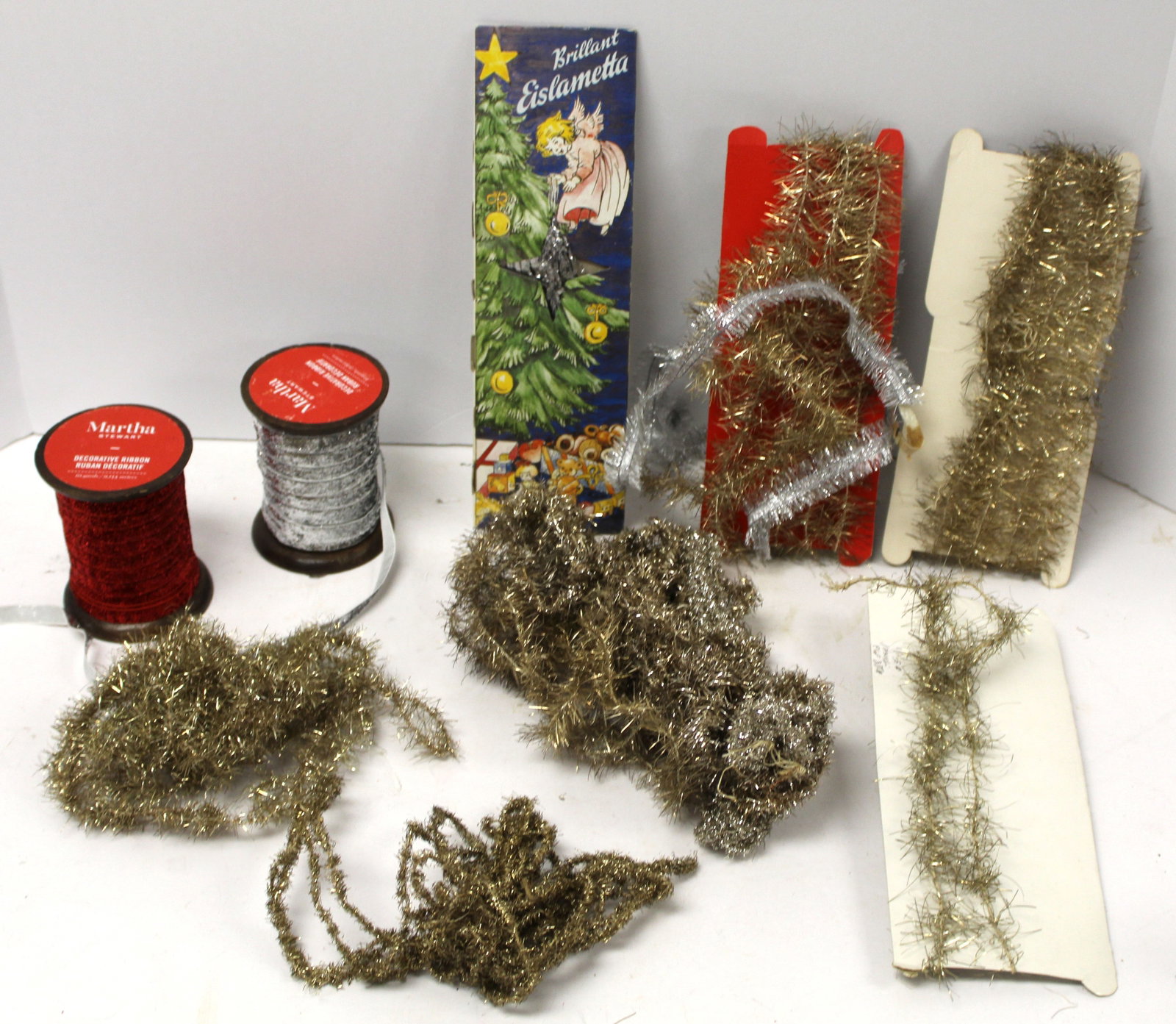 Lot of tinsel, ribbon & icicle garlands: Lot of tinsel, ribbon & icicle garlands