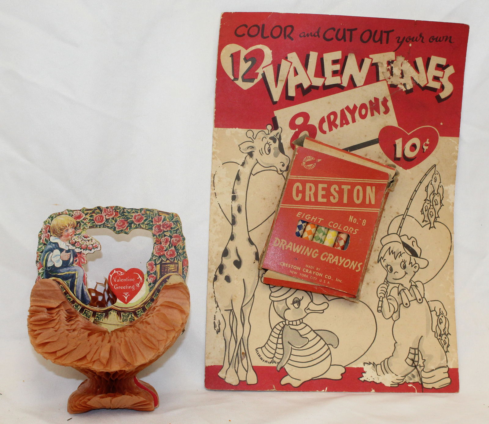 Valentines lot incl paper decoration & coloring book w crayons (1 of 4)