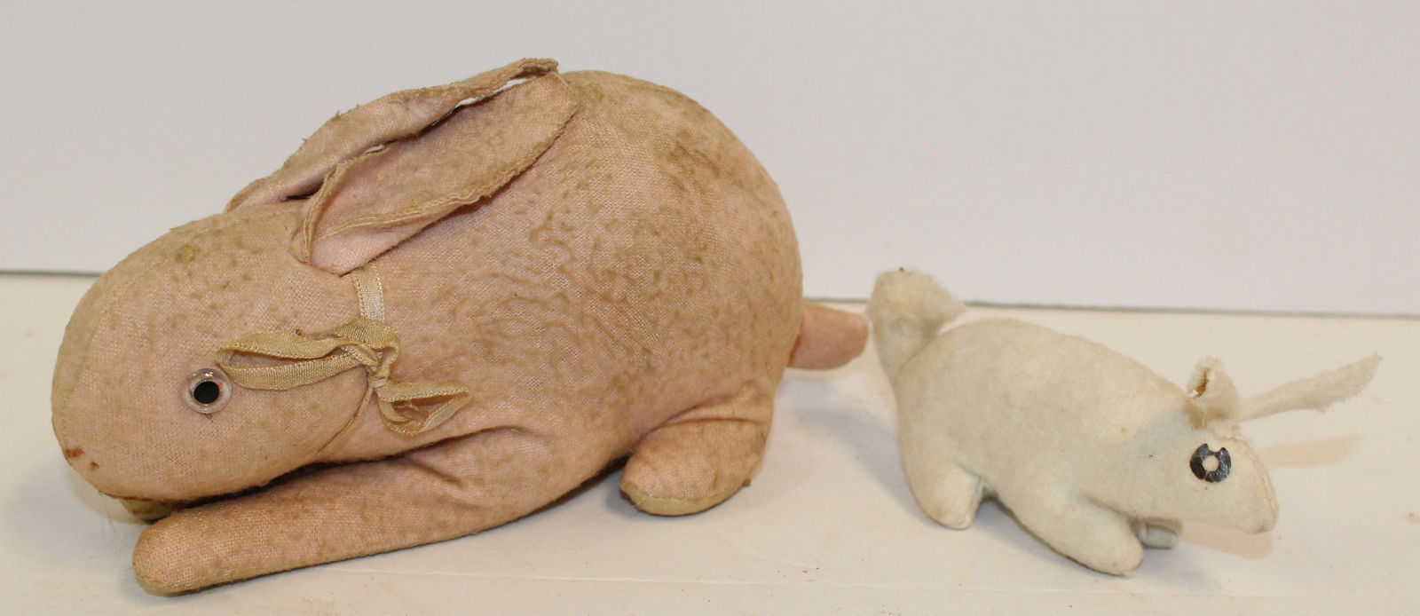 Lot of 2 stuffed bunnys in pink & white - 8" & 4 1/2": Lot of 2 stuffed bunnys in pink & white - 8" & 4 1/2"