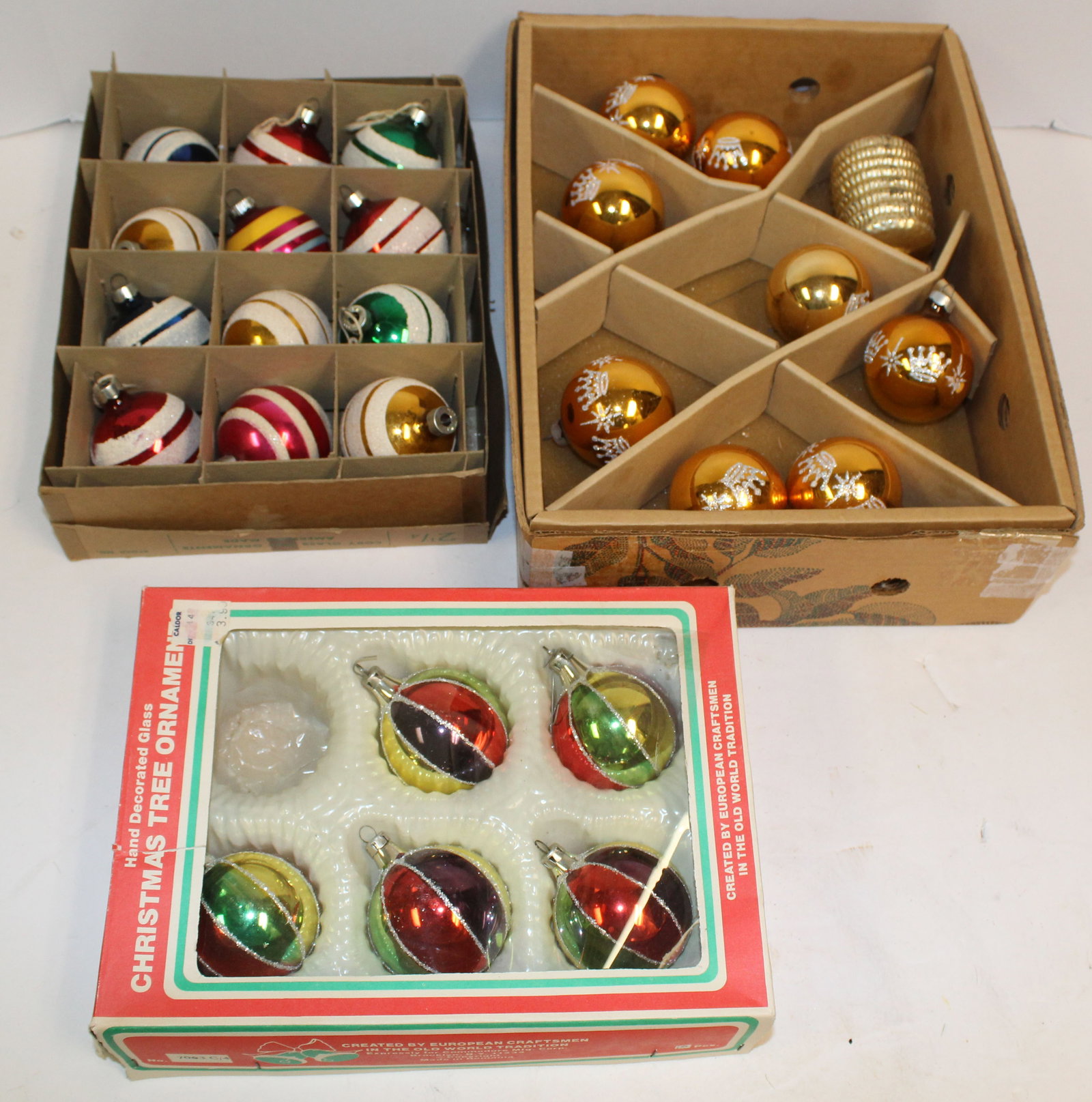 Lot of vintage glass Christmas ornaments in boxes: Lot of vintage glass Christmas ornaments in boxes