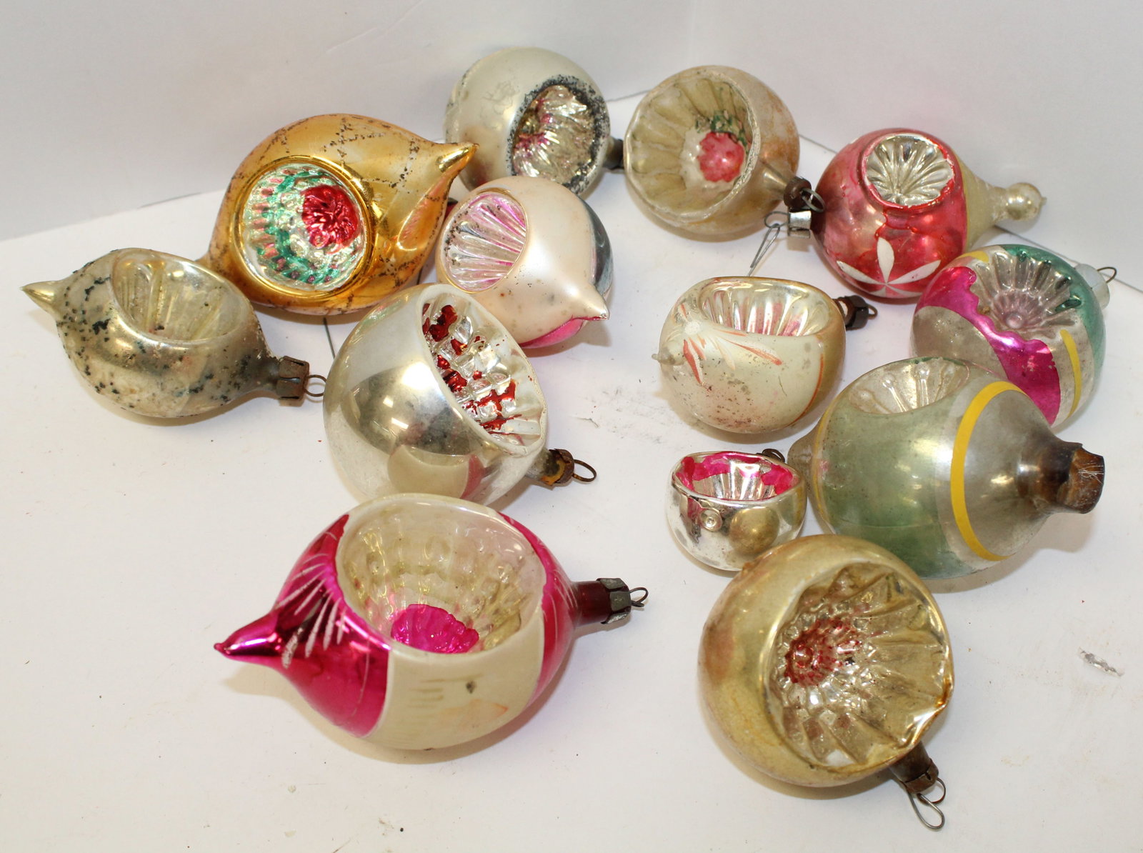 Lot of antique glass Christmas ornaments - indents: Lot of antique glass Christmas ornaments - indents