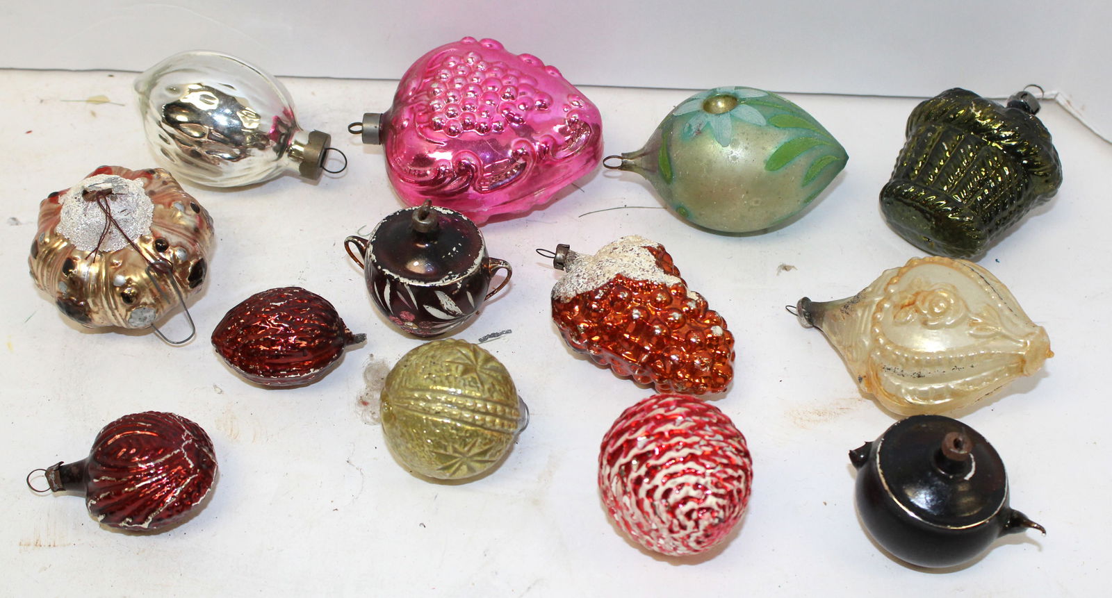Lot of vintage/antique glass Christmas ornaments in various colors & shapes: Lot of vintage/antique glass Christmas ornaments in various colors & shapes