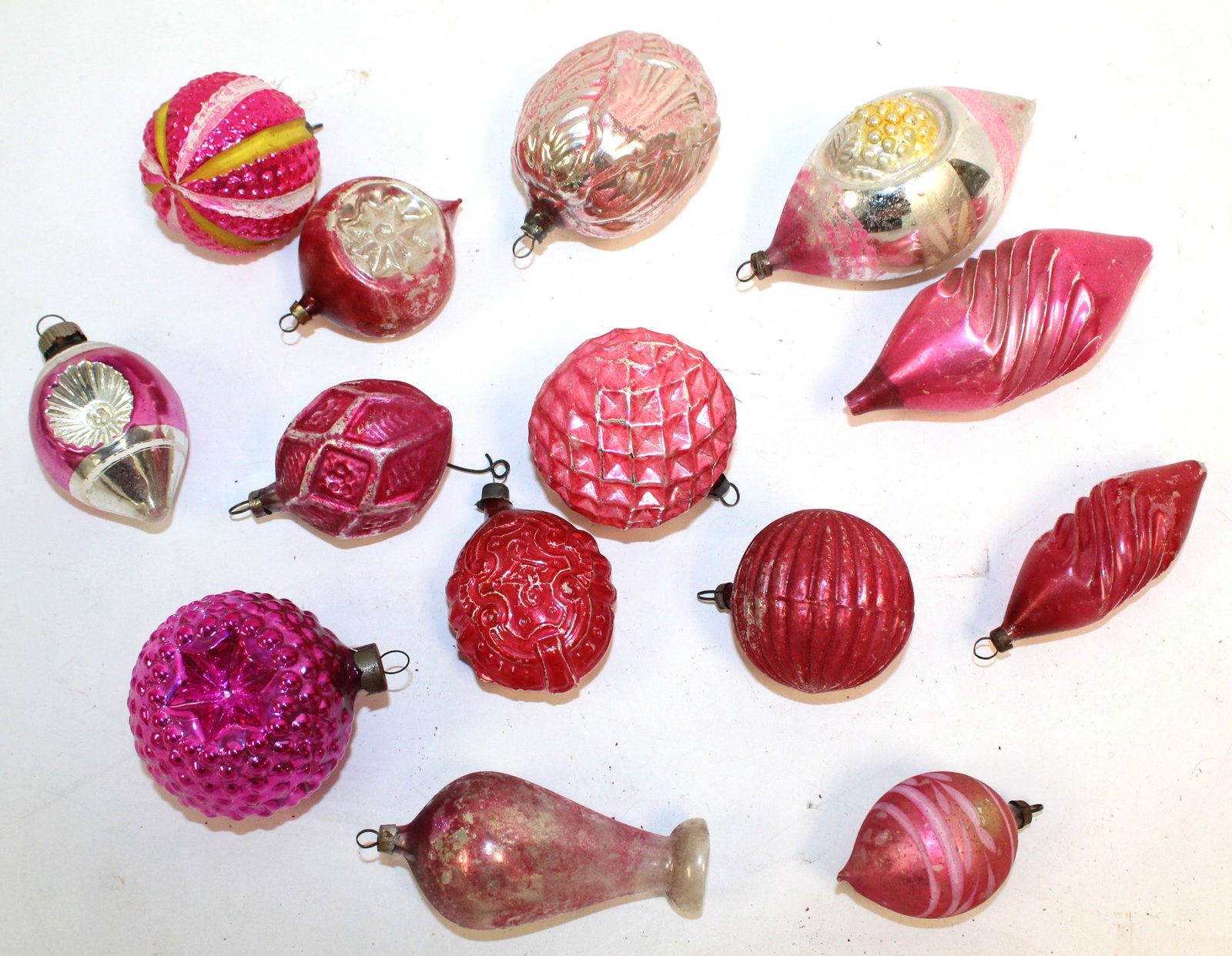 Lot of vintage/antique glass red & pink Christmas ornaments: Lot of vintage/antique glass red & pink Christmas ornaments