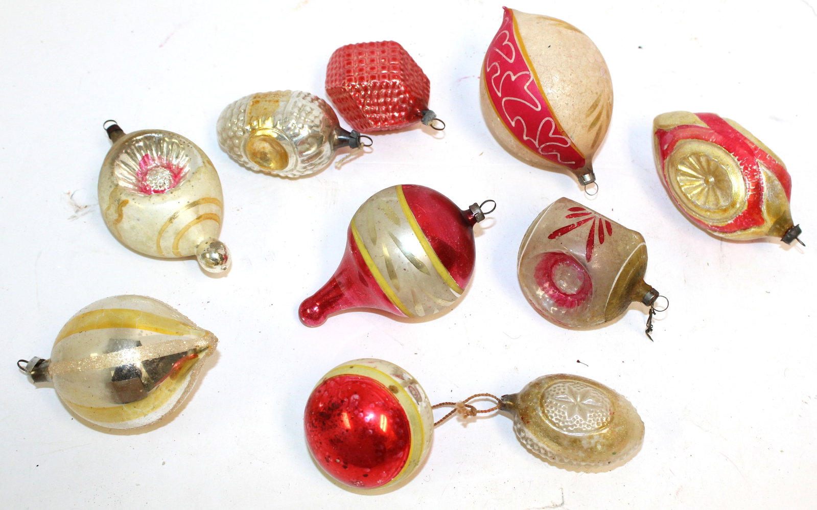 Lot of vintage/antique glass Christmas ornaments in red, gold & white: Lot of vintage/antique glass Christmas ornaments in red, gold & white