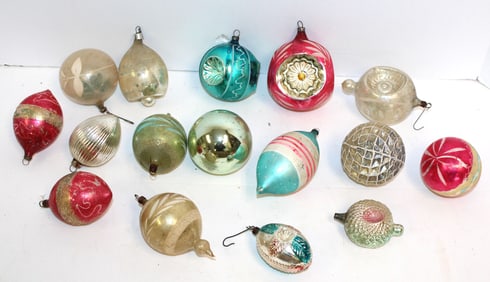 Lot of vintage large glass Christmas ornaments - 2"-4"