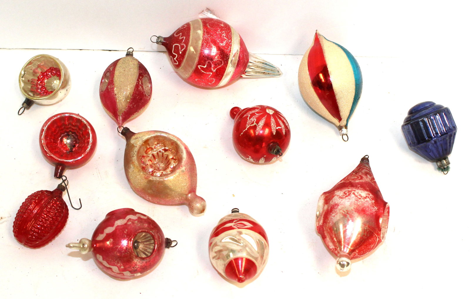Lot of vintage/antique glass Christmas ornaments in red, white & blue: Lot of vintage/antique glass Christmas ornaments in red, white & blue
