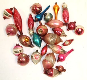 Lot of antique glass beads to make a garland - need to be strung