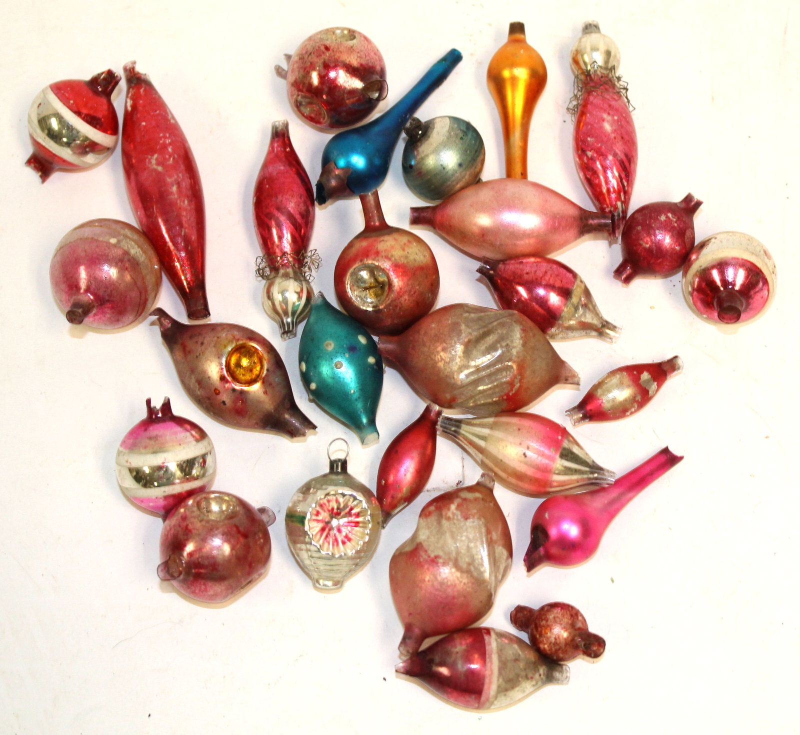 Lot of antique glass beads to make a garland - need to be strung: Lot of antique glass beads to make a garland - need to be strung