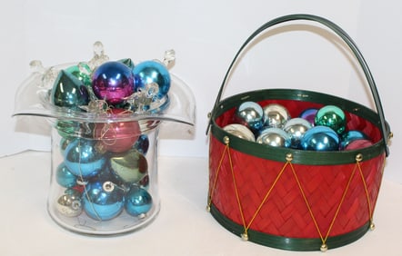 Large lot of contemporary glass Christmas bowls in great clear glass top hat plus a modern red &