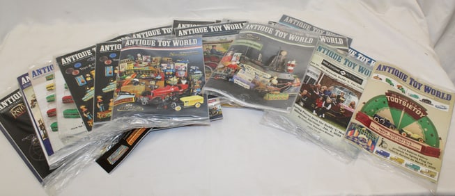 Lot of several issue of "Antique Toy World"