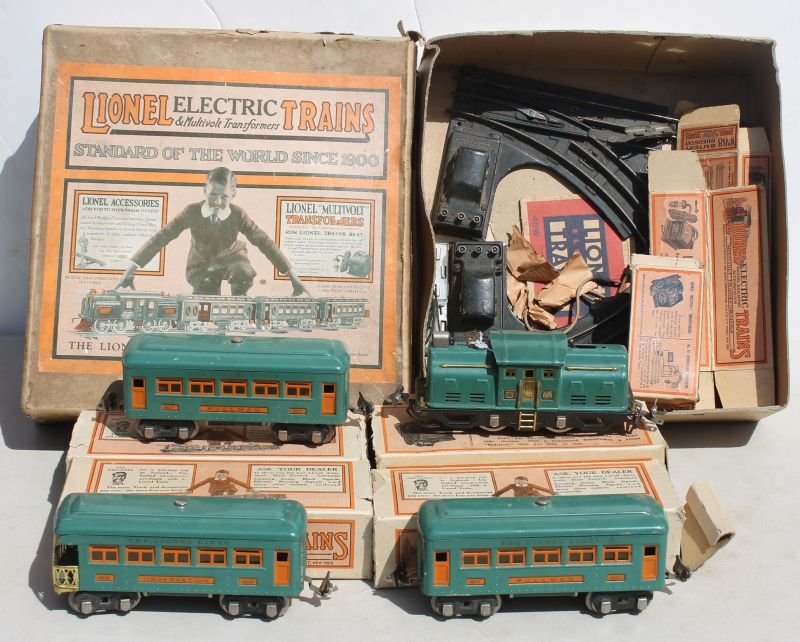 antique orig boxed Lionel #296 O guage train set contai: antique orig boxed Lionel #296 O guage train set containing an engine & 3 cars in orig boxes plus accessories