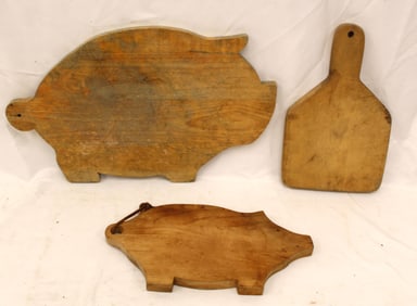 Lot of 3 cutting boards incl 2 pig shaped plus a lollipop handled example - 11"x7" - 11"x17"