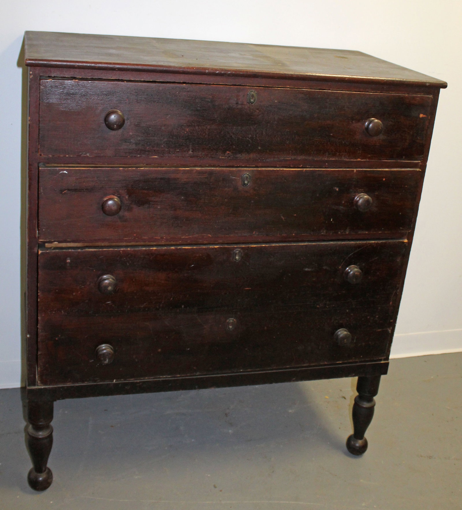 Antique country Federal 4 drawer chest in grain paint - 47" tall x 41" wide x 22" deep: Antique country Federal 4 drawer chest in grain paint - 47" tall x 41" wide x 22" deep