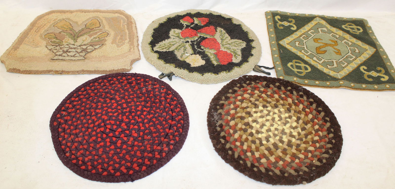 Lot of 5 table/chair mats incl 3 hooked & 2 braided - 14" diam & 16"x16" square (1 of 6)