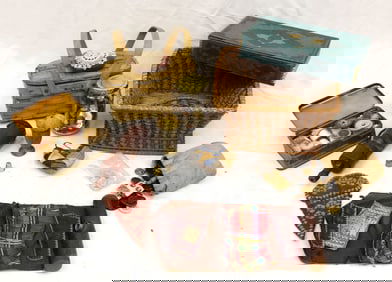 Antique/vintage sewing lot incl buttons, needle cases, thimbles, sewing baskets, etc - largest