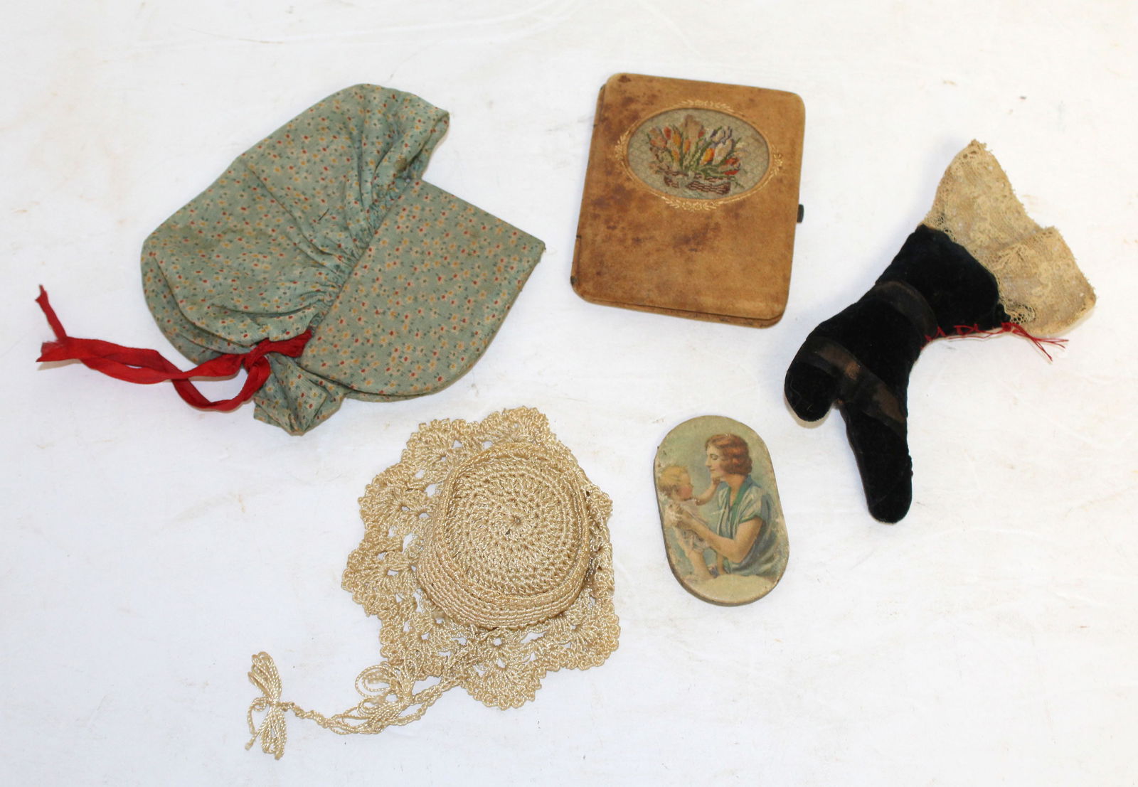 Lot of Shaker sewing items incl needle case, pin cushion, etc - 2 1/2" - 4 1/2" (1 of 8)