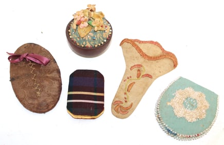 Lot of Shaker sewing items incl needle case, pin cushion, etc - 2 1/2" - 4 1/2"
