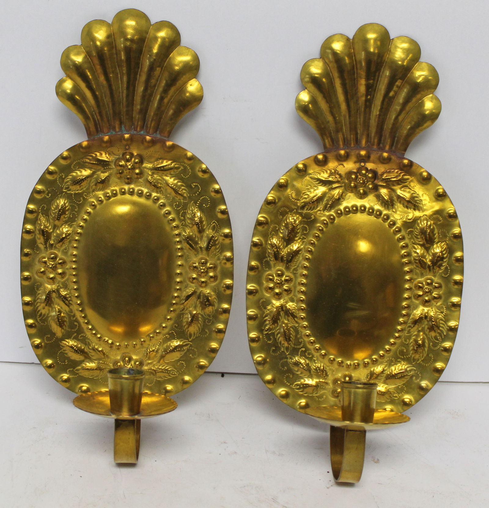 Pr of antique style sheet brass wall candle sconces w shell finial/crests - 14" tall x 6 1/2" wide (1 of 4)