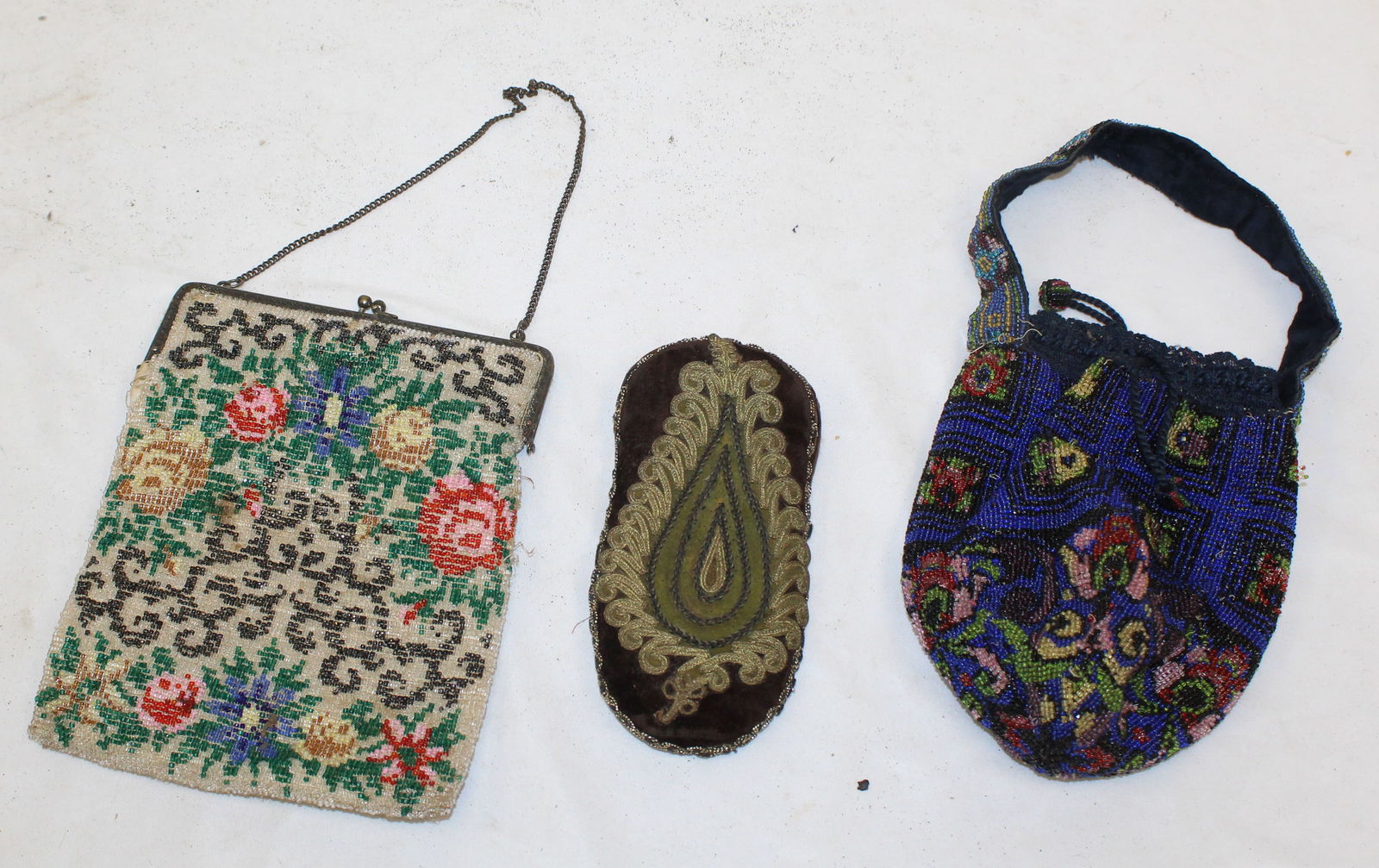 Lot of 3 vintage/antique beaded items incl 2 purses & a glass case (1 of 4)