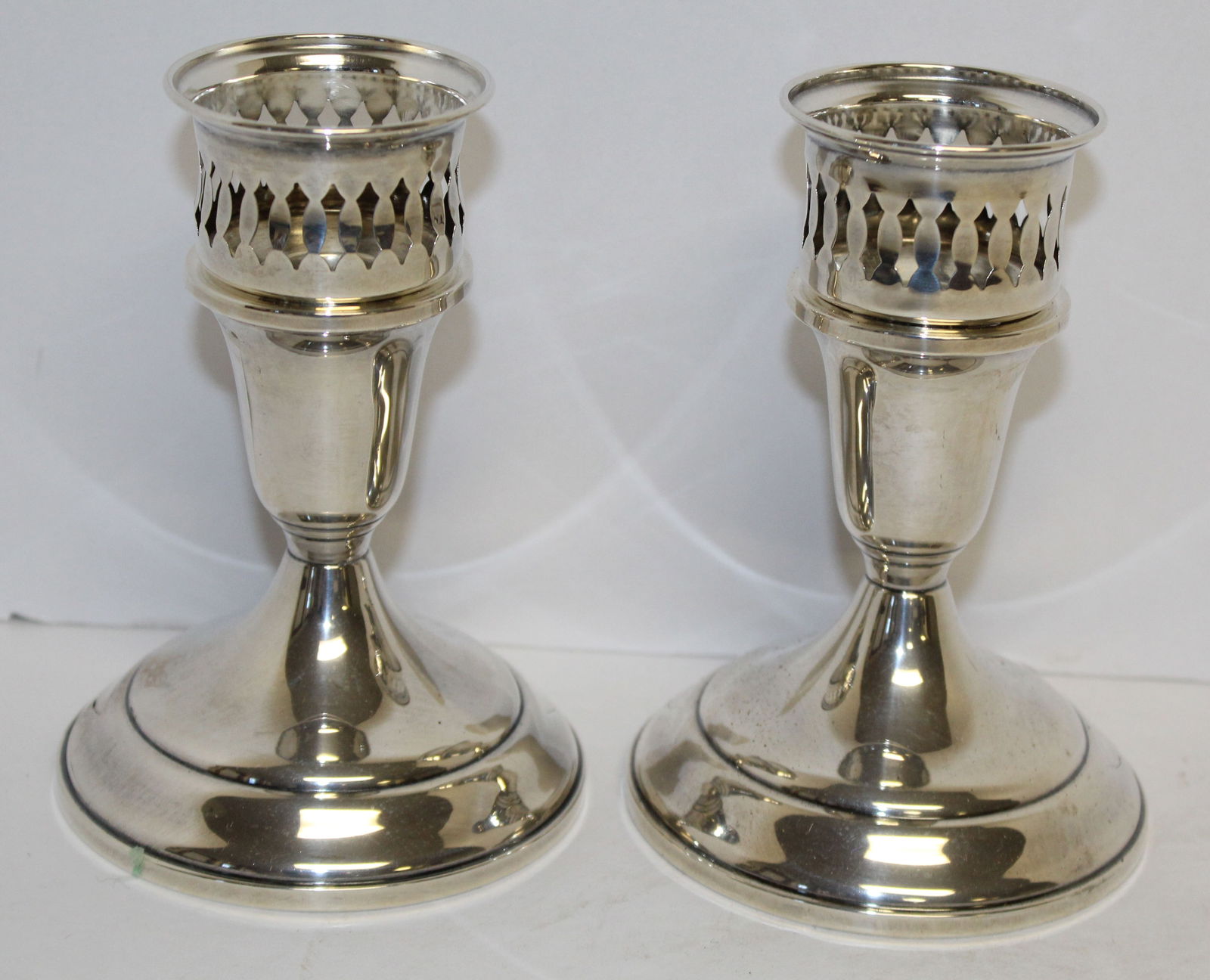Pair of Towle weighted sterling silver candlesticks - 5" tall (1 of 9)