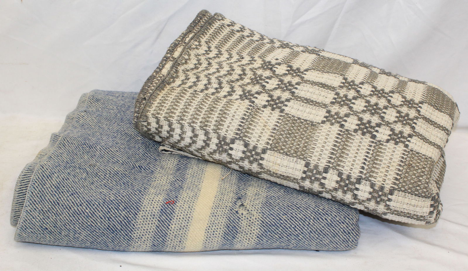 Lot of 2 antique textiles - wool blanket & coverlet (1 of 3)