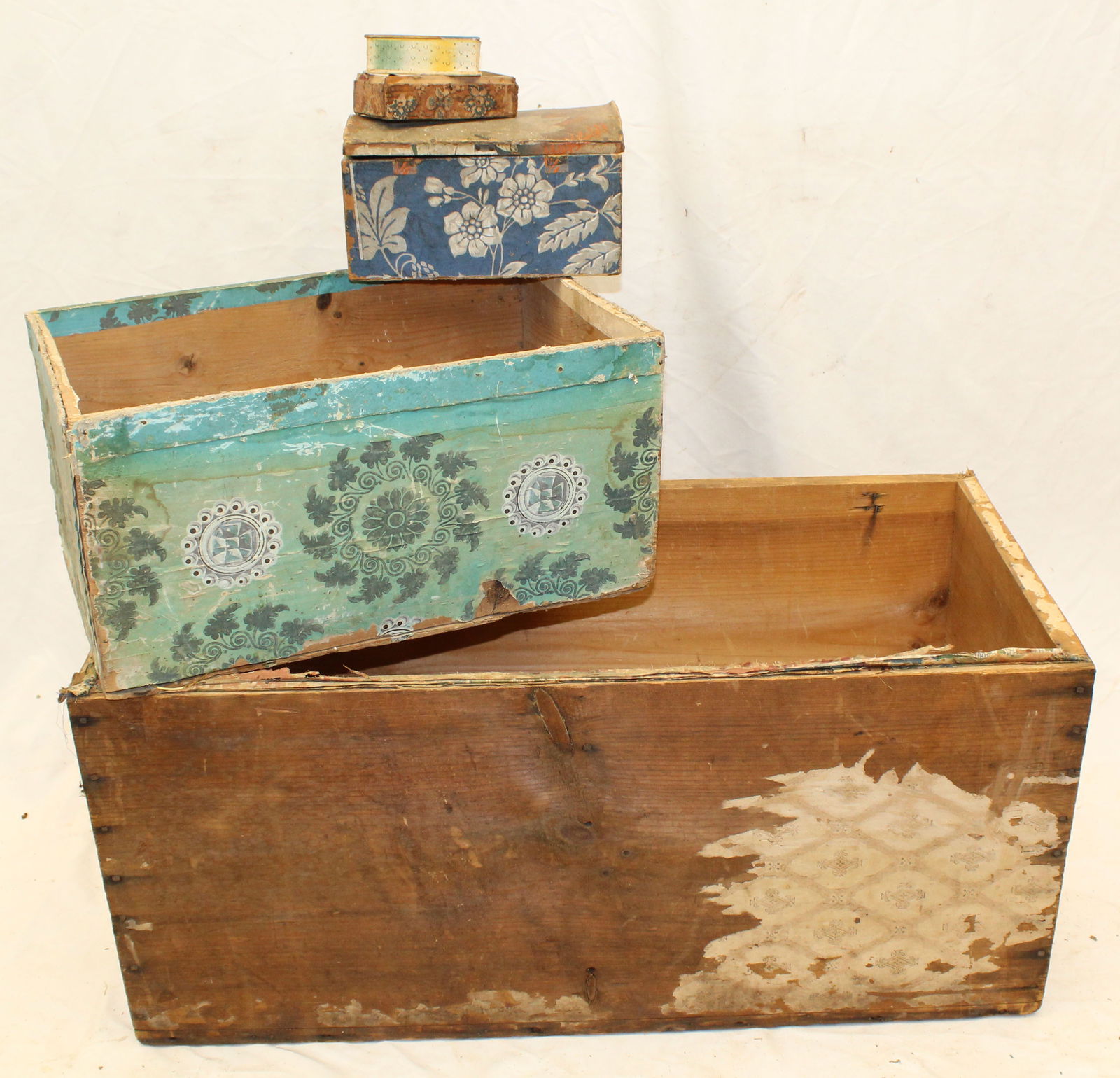 Lot of 5 antique boxes with traces of wallpaper covering in various sizes from very small to large -: Lot of 5 antique boxes with traces of wallpaper covering in various sizes from very small to large - 1 1/2"x4"x3" - 15"x34"x17"