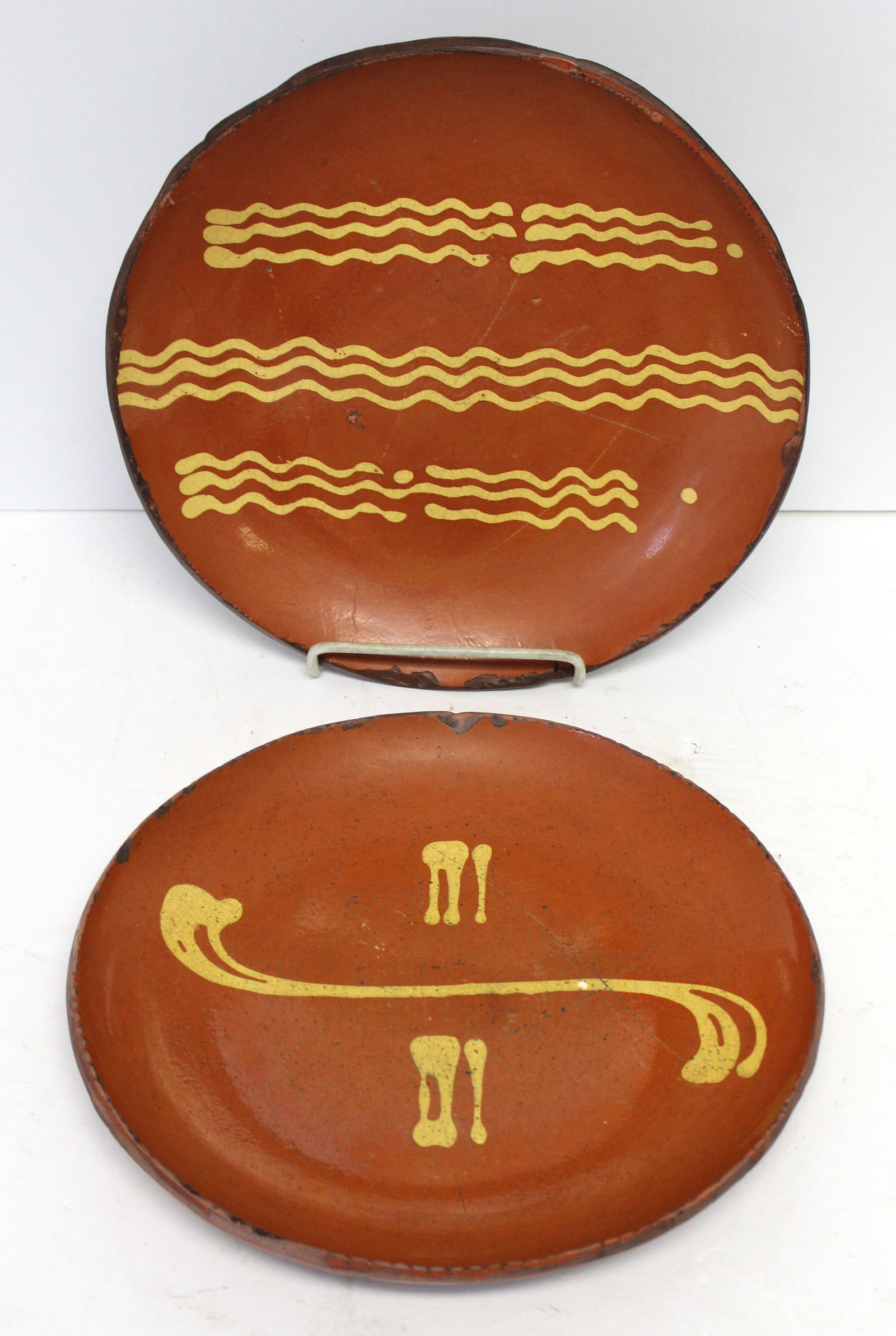 Lot of 2 vintage Turtlecreek Potters redware slip dec chargers sgnd Chris Woods & dated 1972 & 1986 (1 of 7)