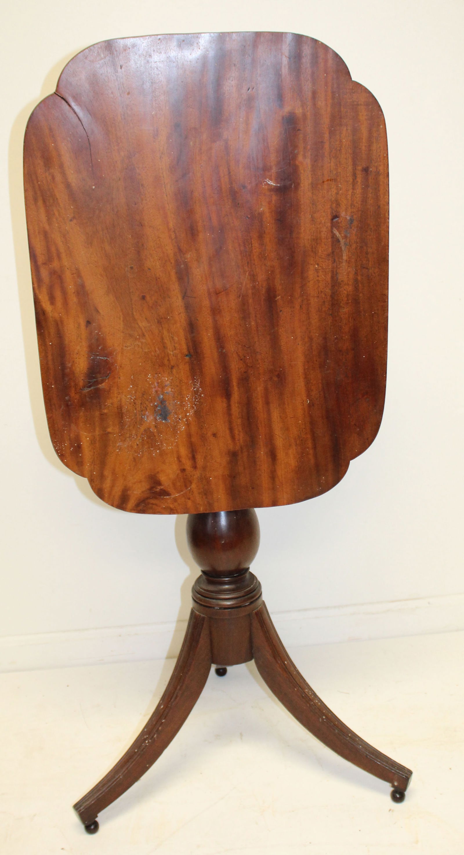 Ca 1810-1820 Honduran mahog tilt top table - 28" tall w top down x 25 1/2" x 18 1/2" (1 of 7)