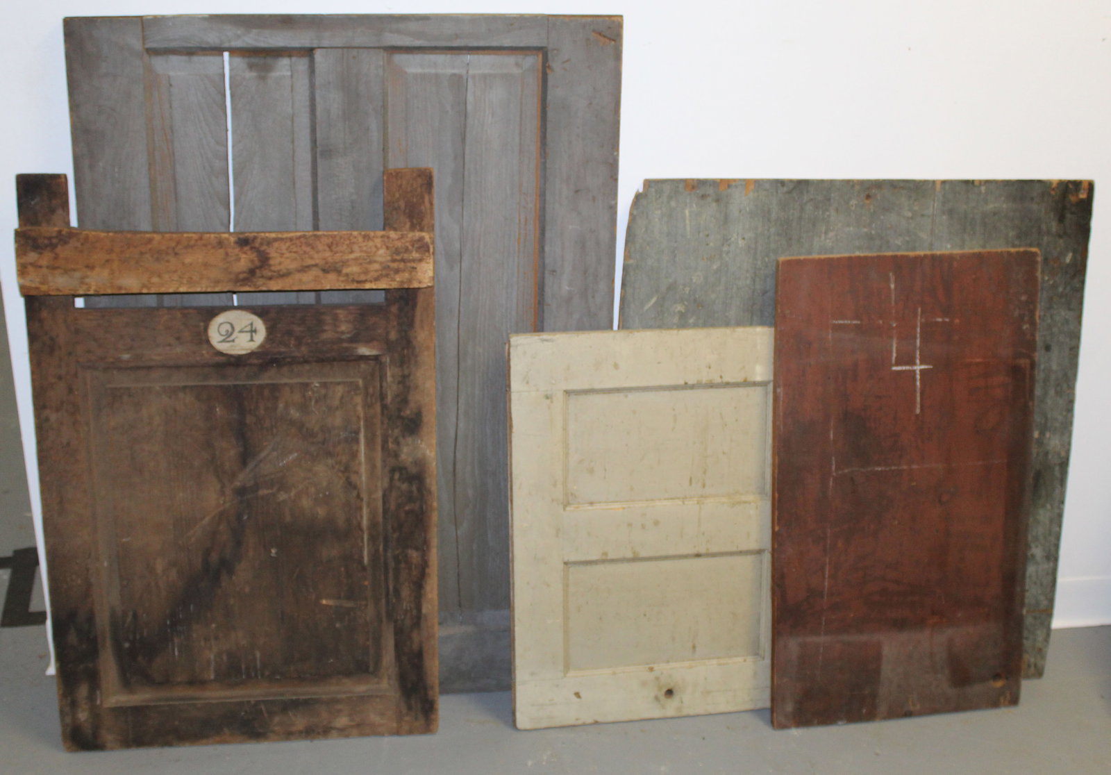 Lot of 5 architectural wooden painted panels in various colors & sizes - 26 1/2" tall x 20" smallest: Lot of 5 architectural wooden painted panels in various colors & sizes - 26 1/2" tall x 20" smallest - 45"x32" largest