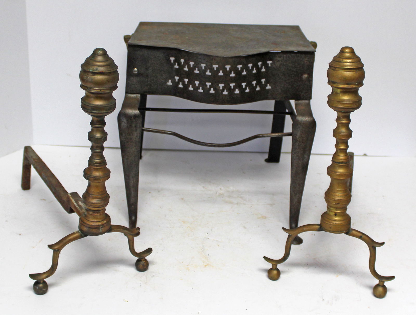 Antique brass fireplace lot incl footman & pair of finial top andirons - 14" tall x 14" deep: Antique brass fireplace lot incl footman & pair of finial top andirons - 14" tall x 14" deep andirons