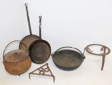 Antique cast iron cookware lot incl 2 long handled pants, 2 trivets, covered cauldron & bail handled