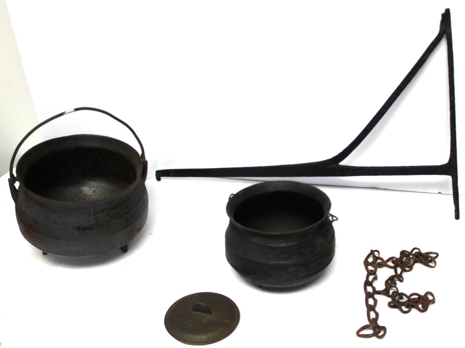 Antique cast iron cookware lot incl 2 bail handled pots, crane, chain & lid (1 of 6)