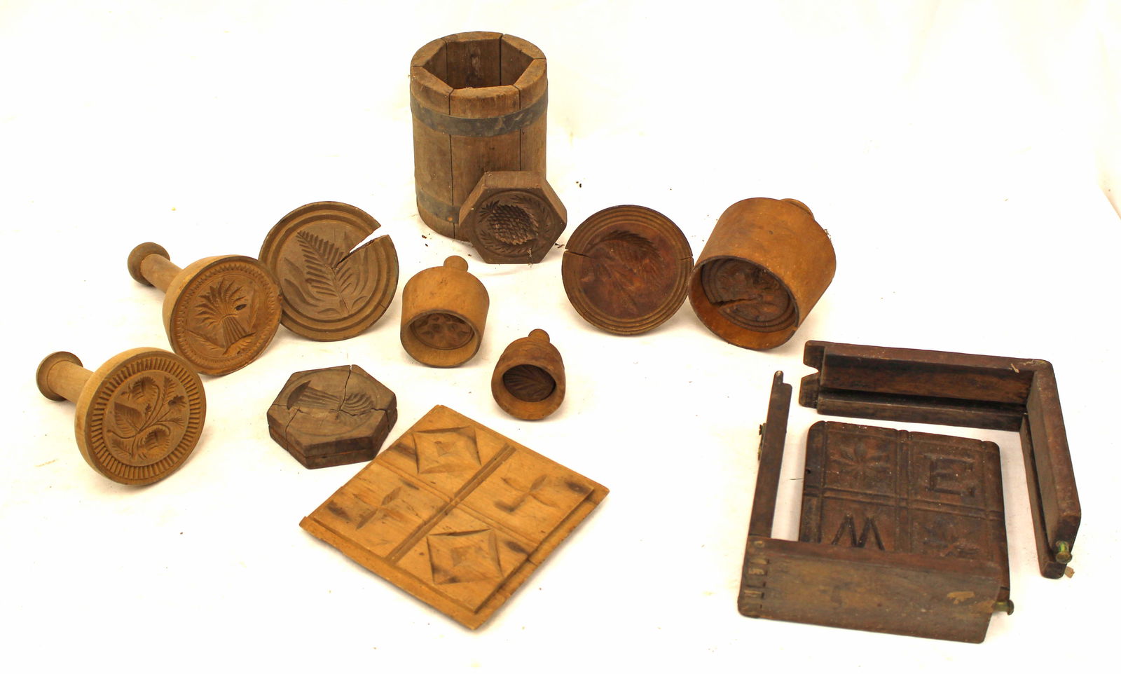 Lot of antique wooden butter stamps, molds (1 of 7)