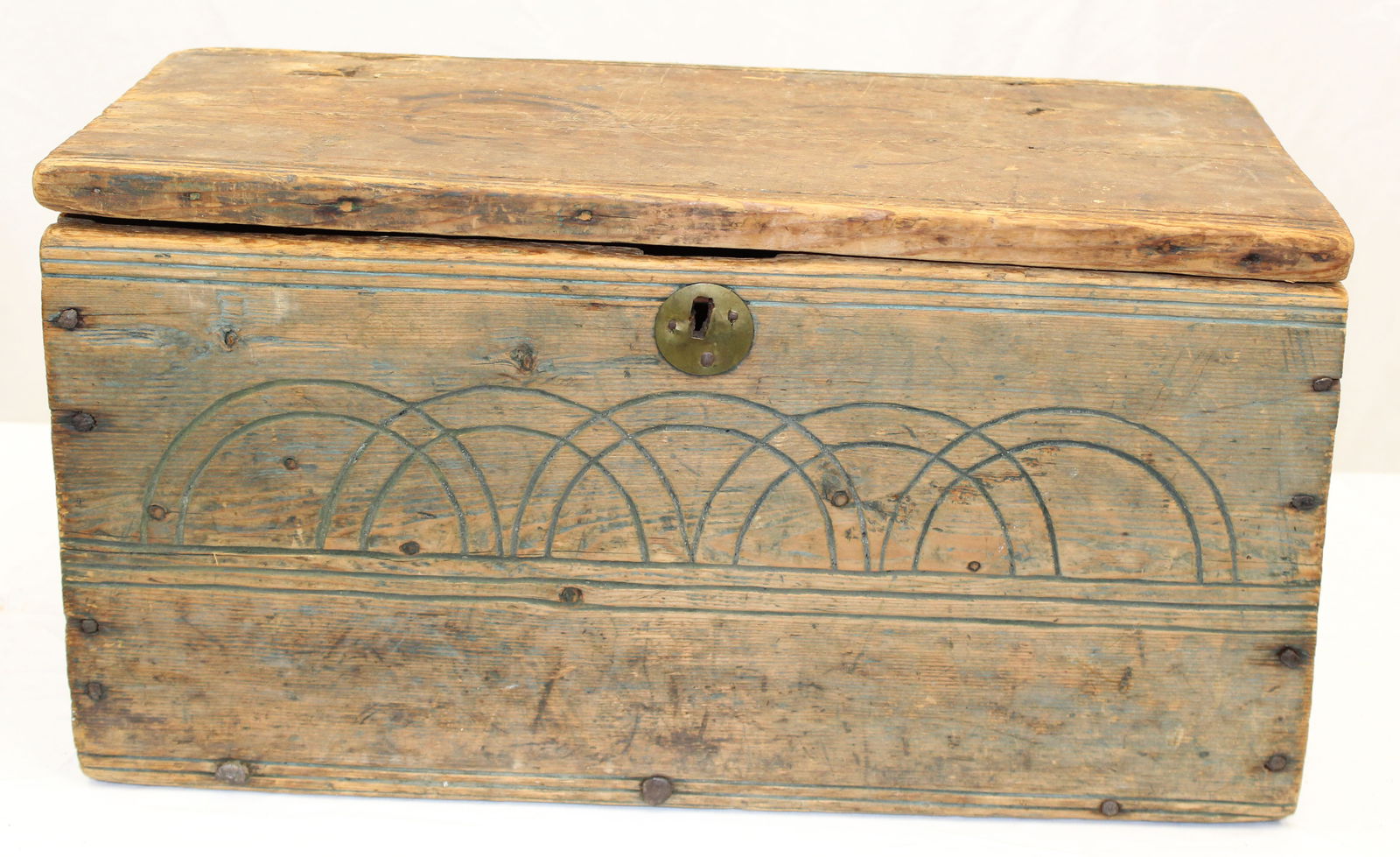 Early pine decorated carved box w remnants of green paint - 11 1/2" tall x 20 1/2"x 10 1/2" (1 of 12)