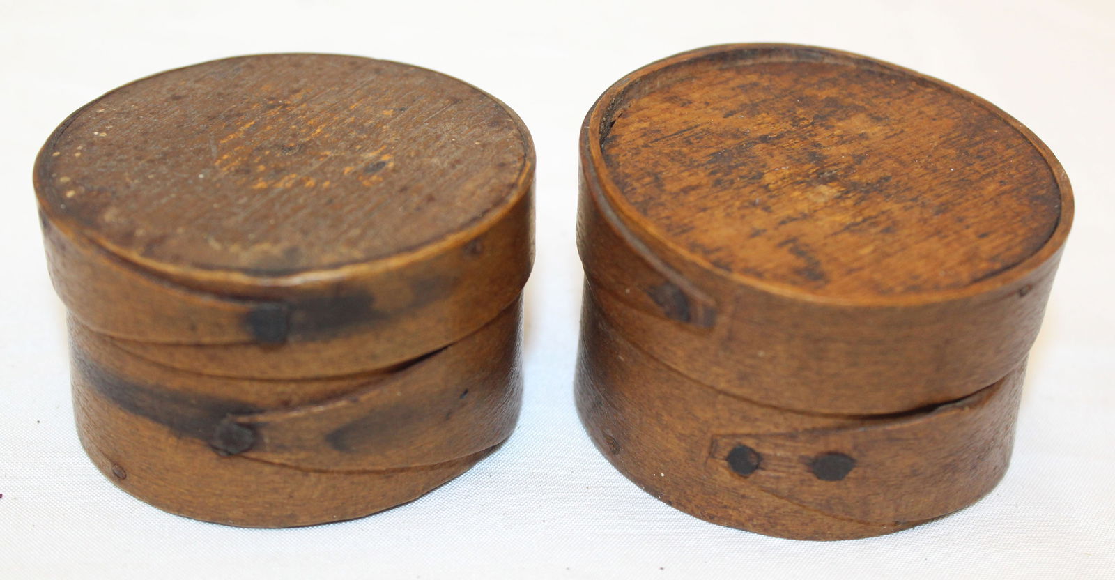 Lot of 2 miniature round finger lapped pantry boxes - attrib Hingham - 1 1/2" tall x 2" diam (1 of 9)
