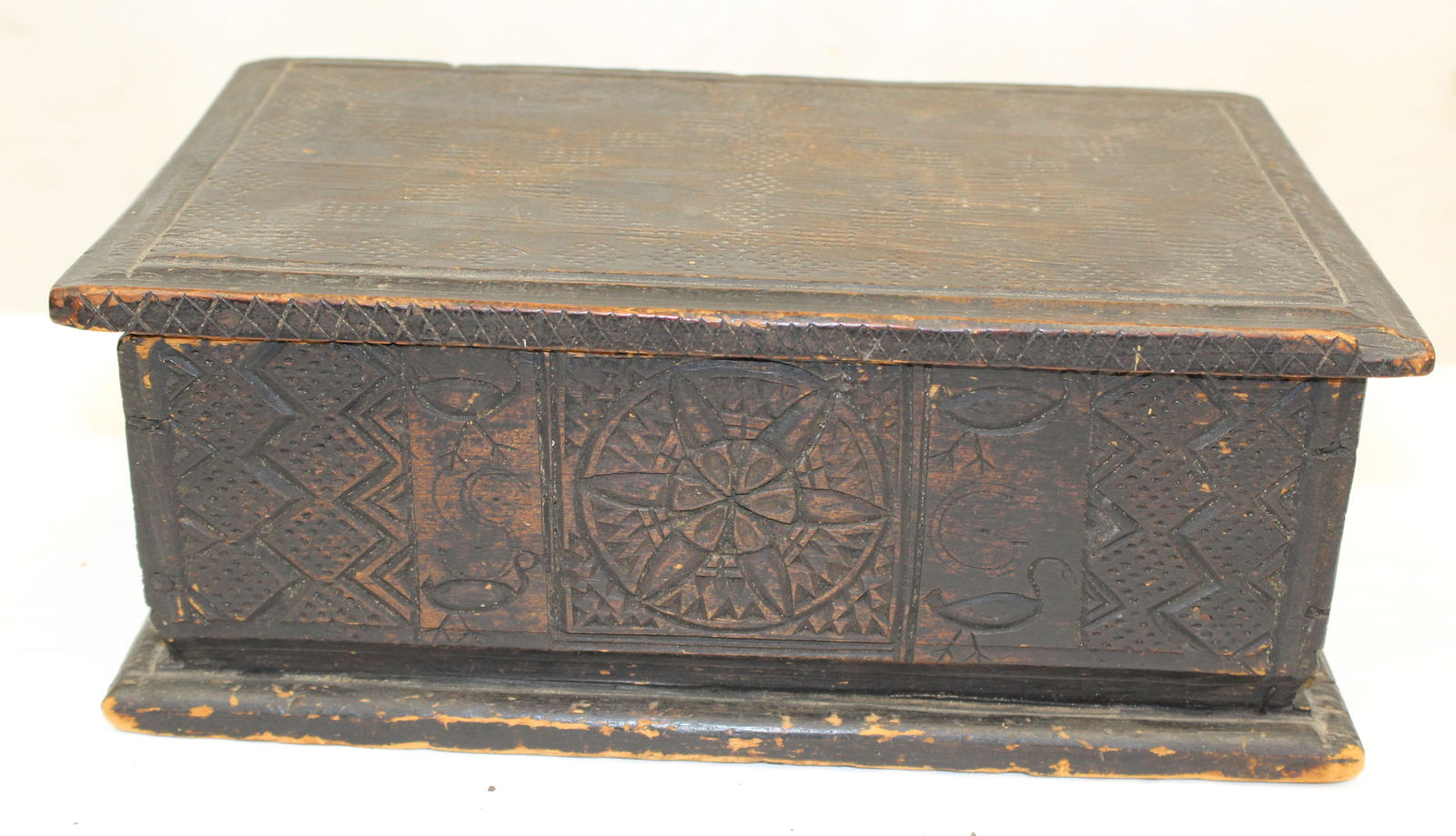 late 17th/ early 18thC heavily carved pine box - 4 3/4" tall x 12 1/2"x7 1/2" (1 of 9)
