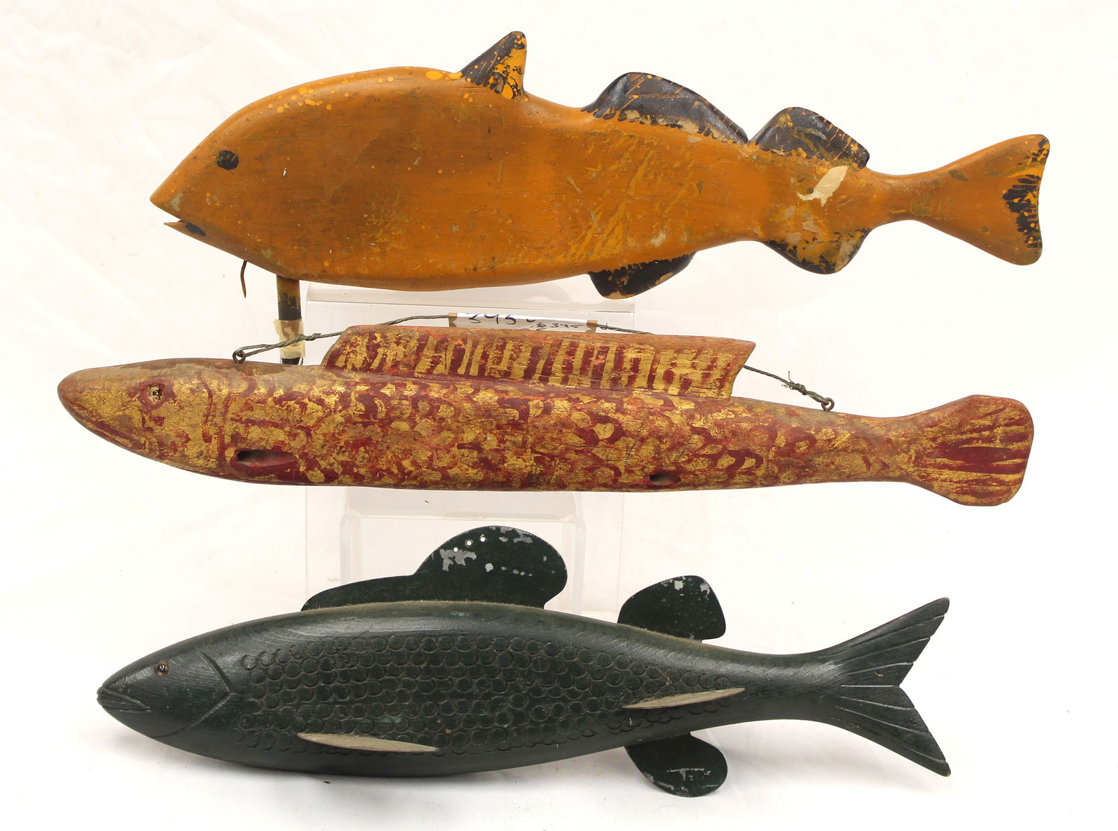 Lot of 3 wooden painted carved fish - 6"x19", 4"x22" & 7 1/2"x21": Lot of 3 wooden painted carved fish - 6"x19", 4"x22" & 7 1/2"x21"