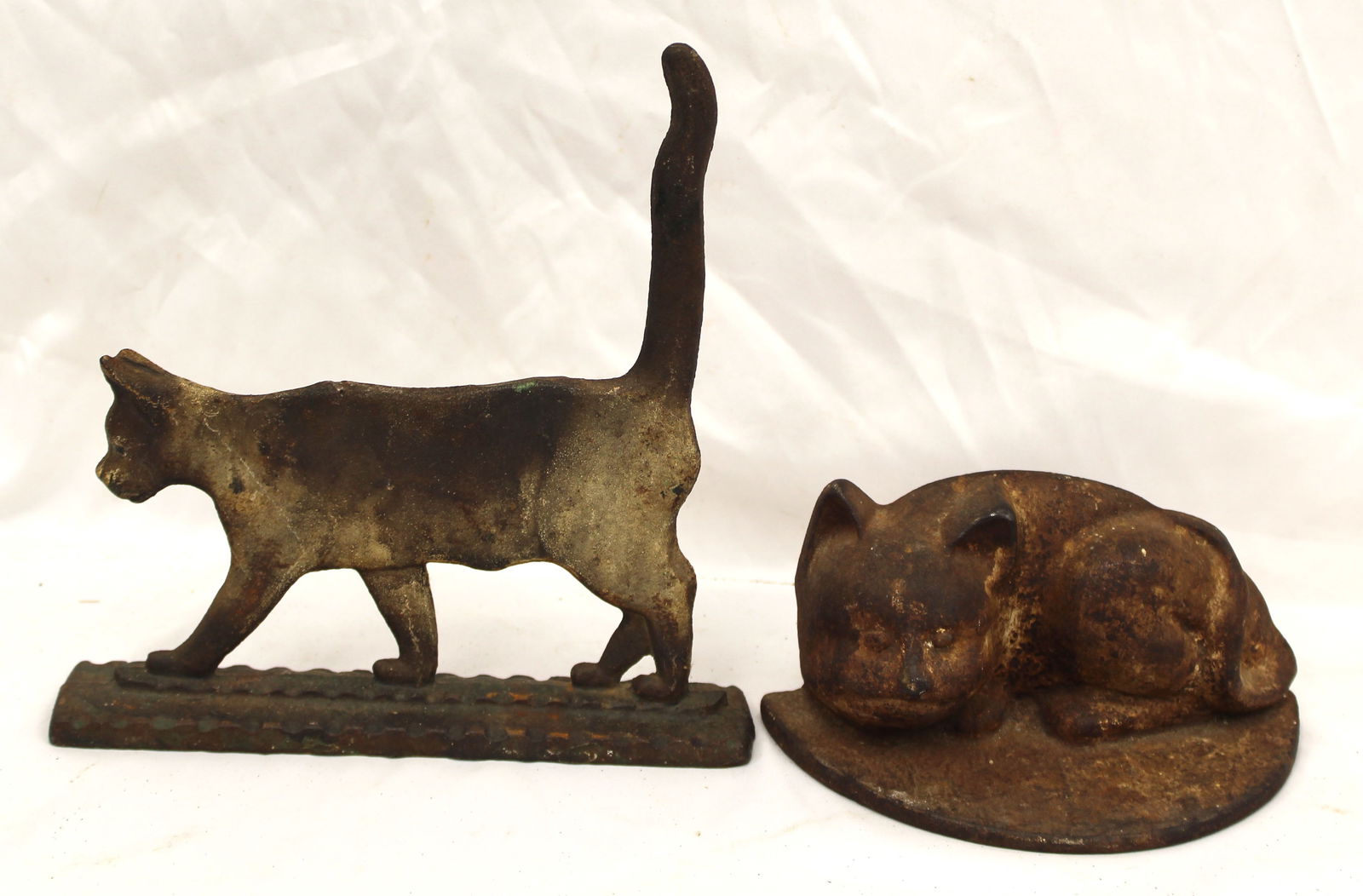 Lot of 2 antique cast iron cat doorstops - 9 1/2"x9" wide & 3 1/2"x7 1/2" (1 of 5)