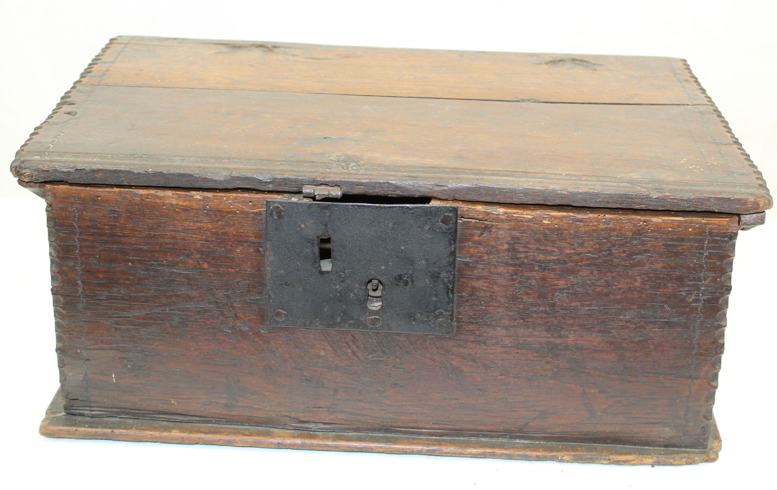 late 17thC/ early 18thC oak & chestnut chip carved box - attrib William Savell - 6" tall x 16 (1 of 9)