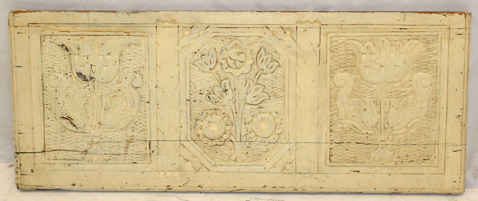 Antique blanket chest lid w later tulip carving in oyster paint - 17" tall x 40" wide: Antique blanket chest lid w later tulip carving in oyster paint - 17" tall x 40" wide