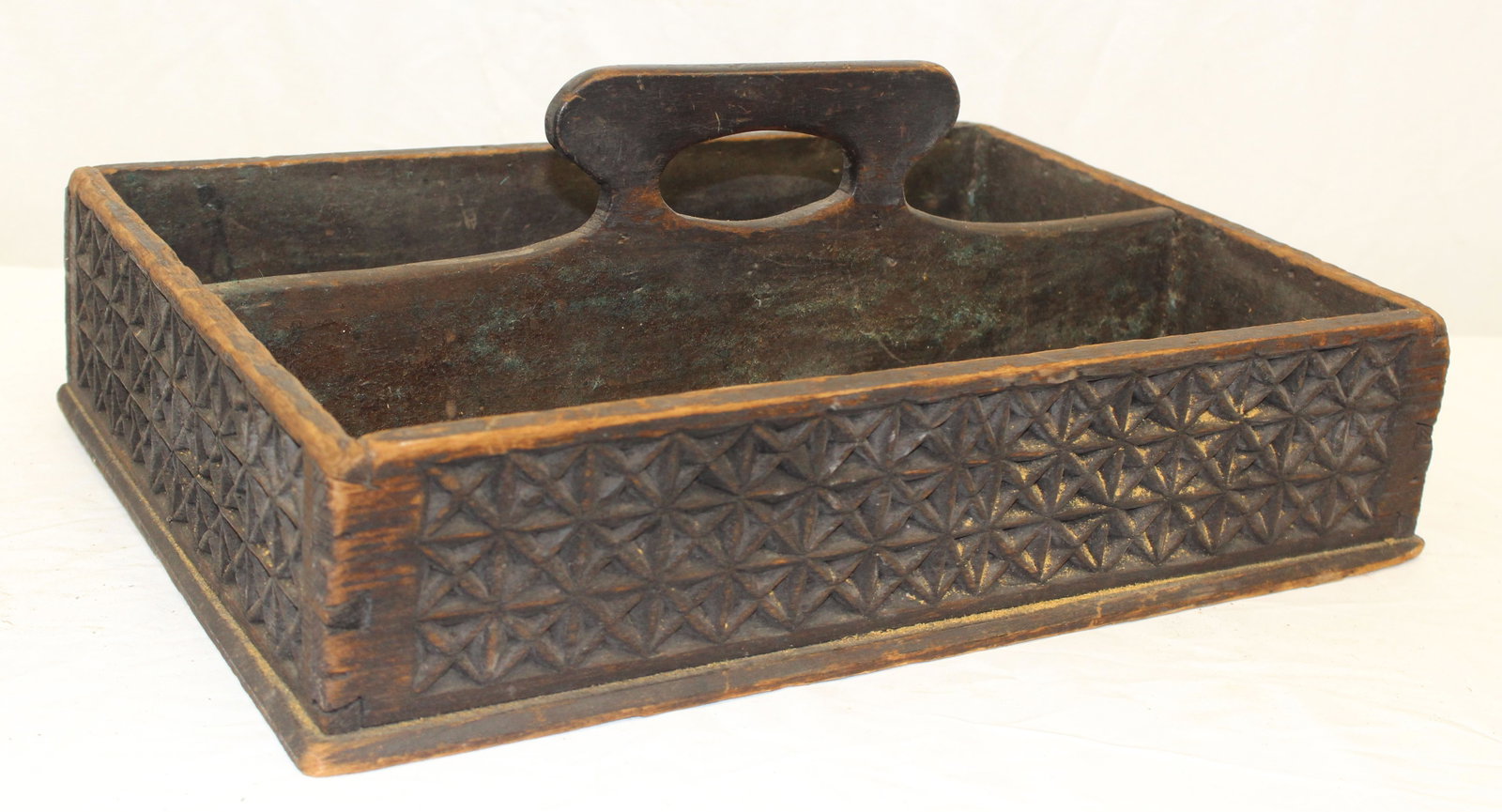 18thC heavily carved knife box in orig paint - 6 1/2" tall x 17"x11 1/2": 18thC heavily carved knife box in orig paint - 6 1/2" tall x 17"x11 1/2"