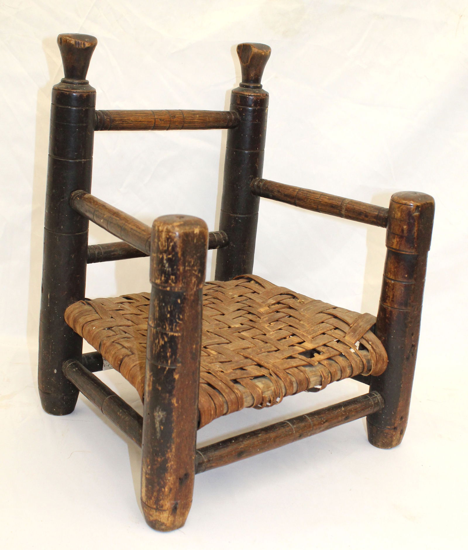 late 17th/ early 18thC American child's chair - found in VA - 17" tall x 14" wide x 11" deep (1 of 10)