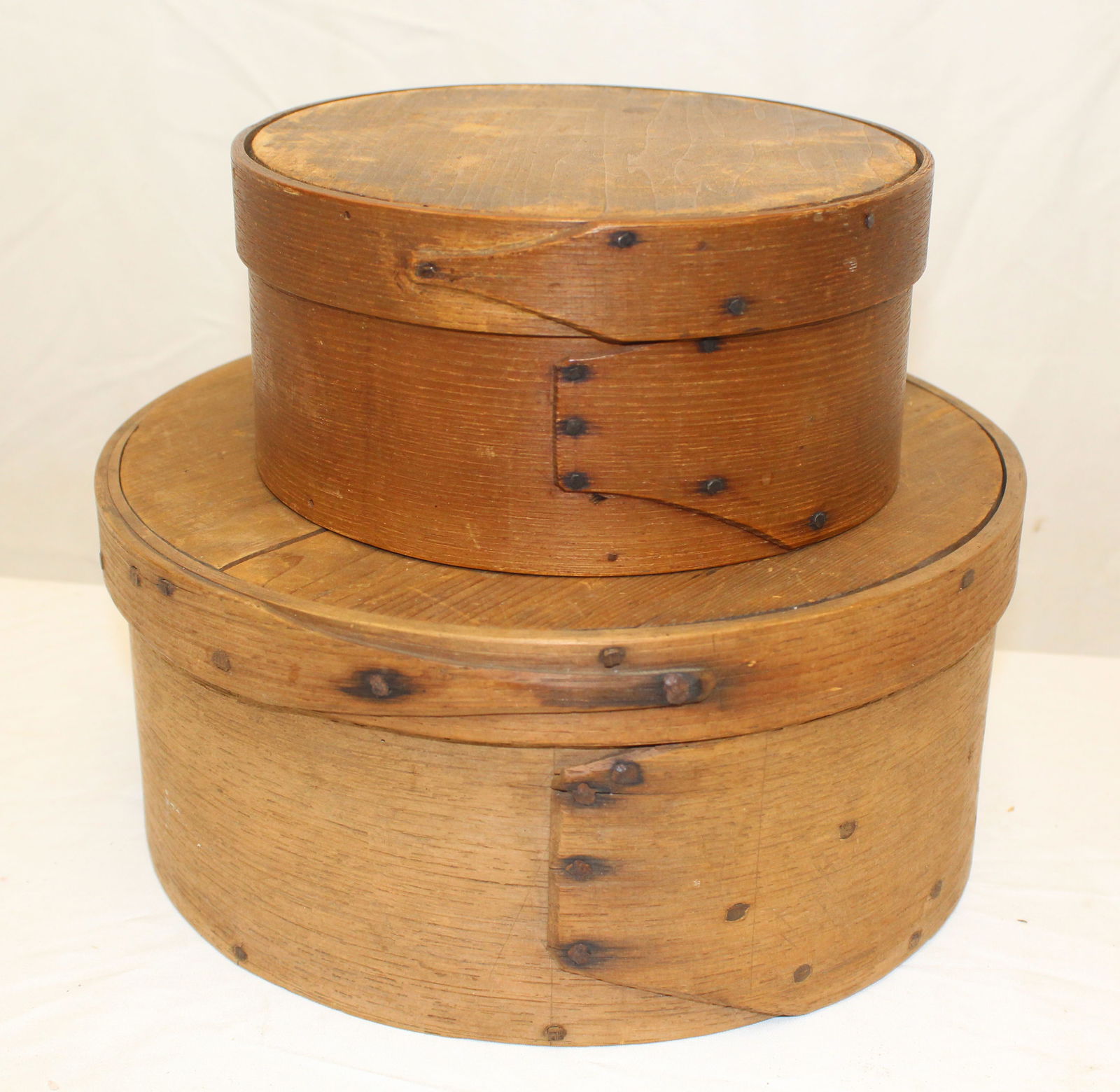 Lot of 2 antique round covered pantry boxes - 3 1/2" tall x 7 1/2" diam & 5" tall x 11" diam (1 of 8)