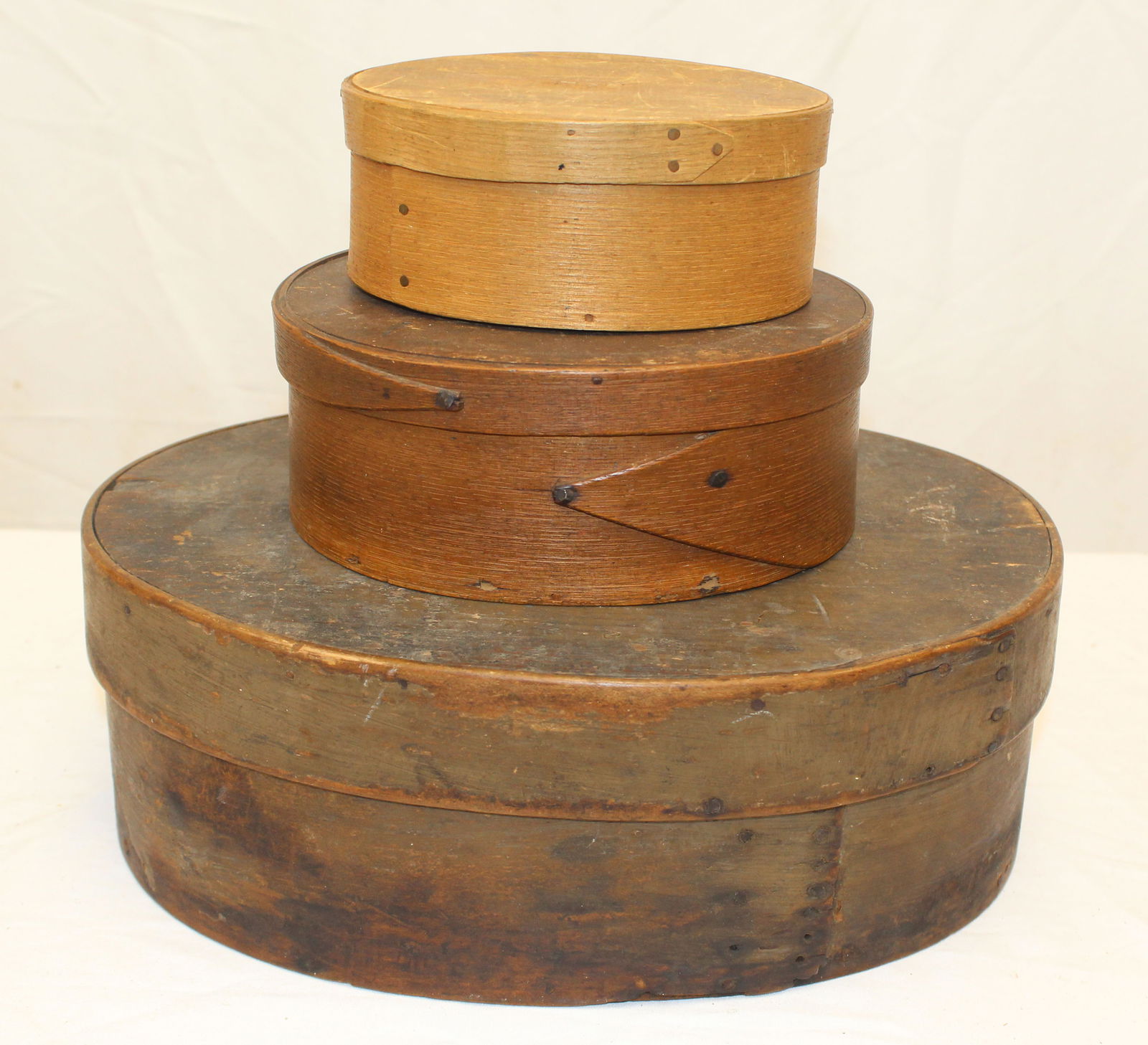 Lot of 3 antique oval pantry boxes - 1 marked EB on lid - 2 1/2" tall x 6" long, 3" tall x 7 1/2" (1 of 8)