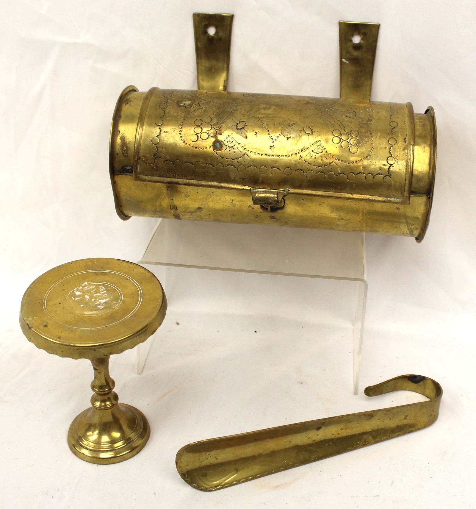 Lot of 3 pieces of antique brass incl candle box, lighting tidy & shoe horn - 7" tall x 10" wide x: Lot of 3 pieces of antique brass incl candle box, lighting tidy & shoe horn - 7" tall x 10" wide x 5" deep, 5" tall x 4" diam & 9" long