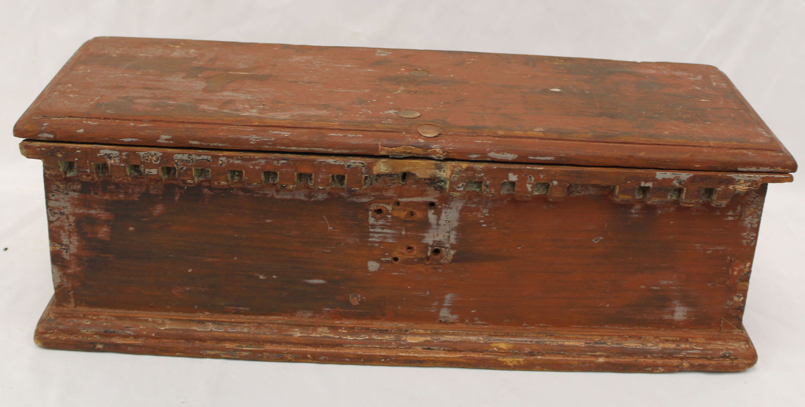 late 18th/ early 19thC Federal box w dental molding - 5 1/2" tall x 17" x 6": late 18th/ early 19thC Federal box w dental molding - 5 1/2" tall x 17" x 6"