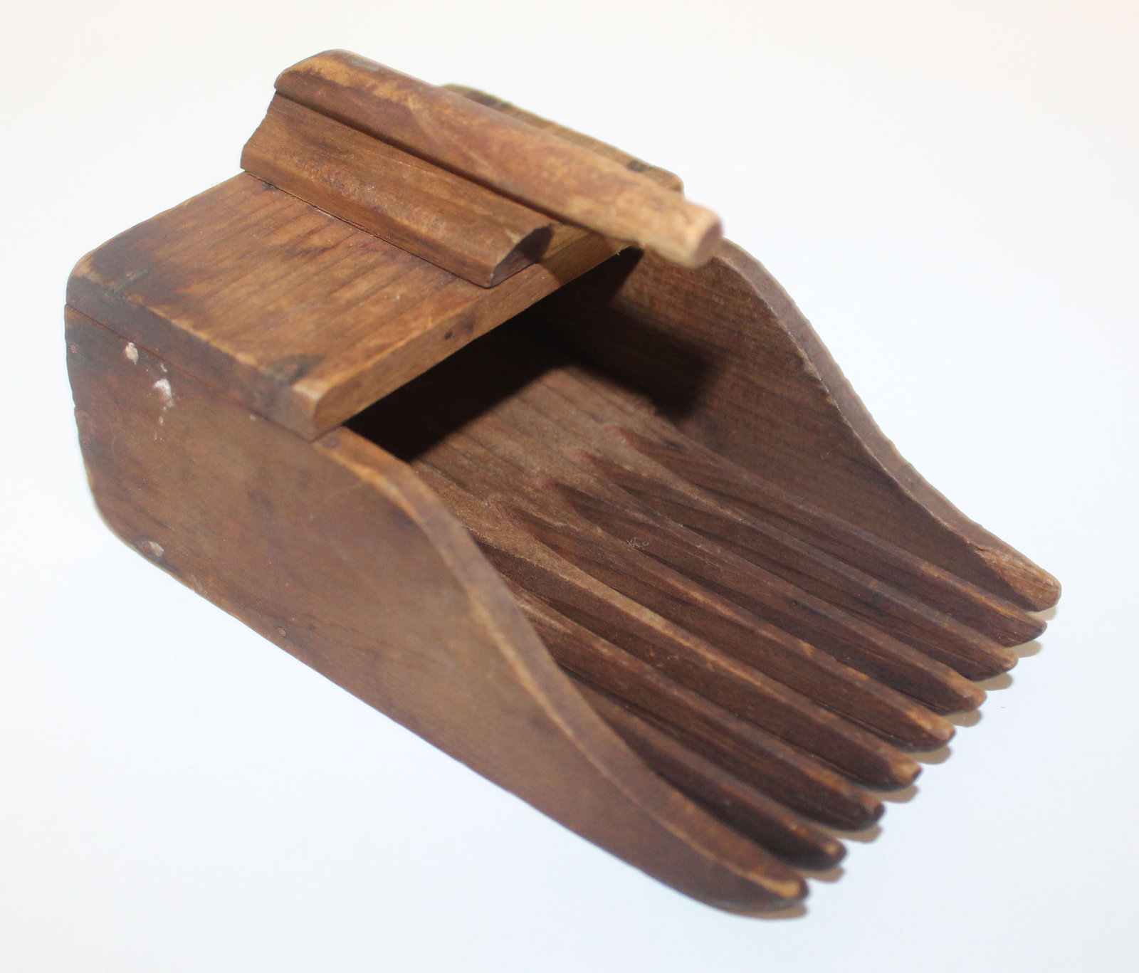 Miniature wooden berry scoop - 4 1/2"x 3 1/4" wide x 1 3/4": Miniature wooden berry scoop - "Famous Reproduction of Old New England Furniture" brand on back - 4 1/2"x 3 1/4" wide x 1 3/4"